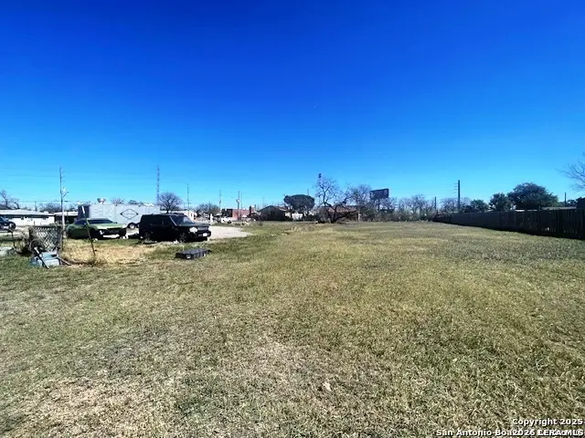 2122 E Southcross Blvd, San Antonio, TX 78223 - #2