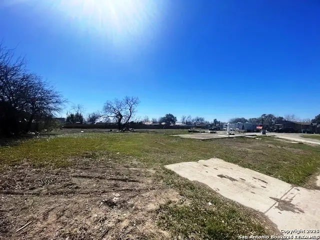 2122 E Southcross Blvd, San Antonio, TX 78223 - #3