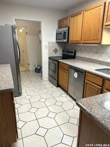 336 Sollock Dr, Devine, TX 78016 - #3