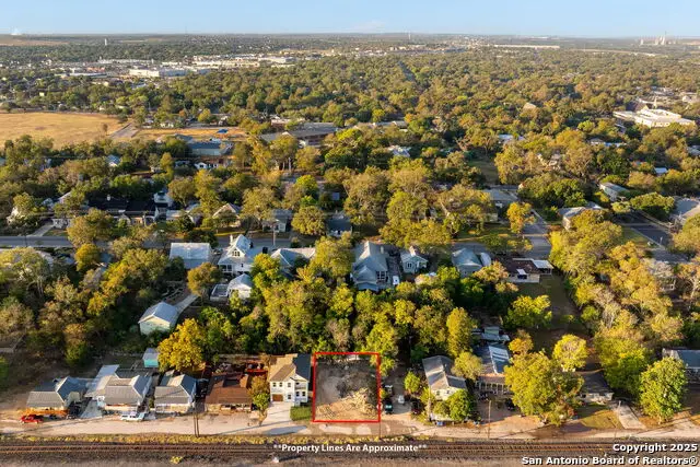 404 Hill Ave, New Braunfels, TX 78130 - #2