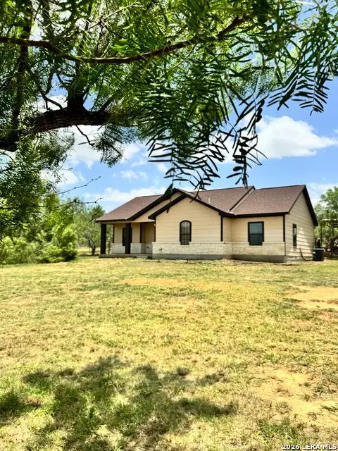 141 County Road 2667, Devine, TX 78016