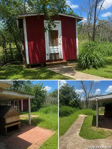 1206 S 2nd St, Floresville, TX 78114 - #3
