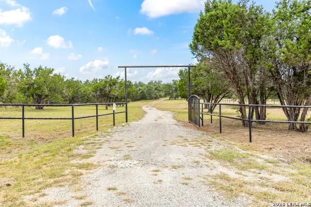 796 N Stallion Estates Dr, Spring Branch, TX 78070 - #2