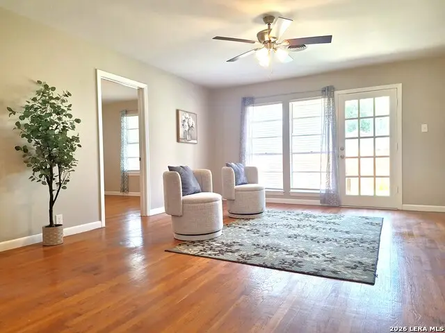 1001 Naples St, Castroville, TX 78009 - #2