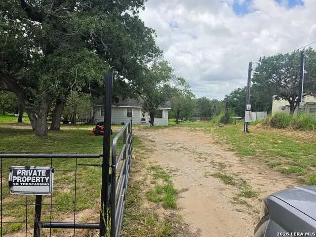216 Creeks End, Floresville, TX 78114 - #1