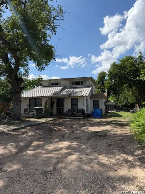 118 E Mill St, Uvalde, TX 78801