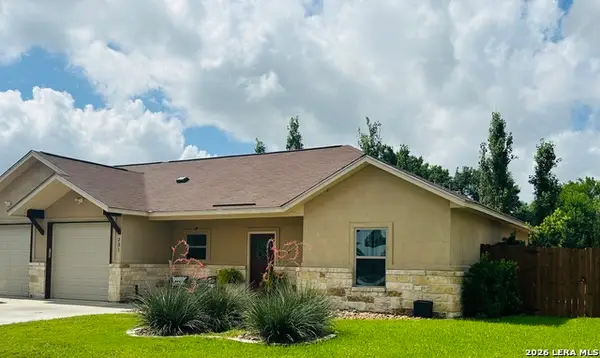 231 Navarro Xing #7B, Seguin, TX 78155