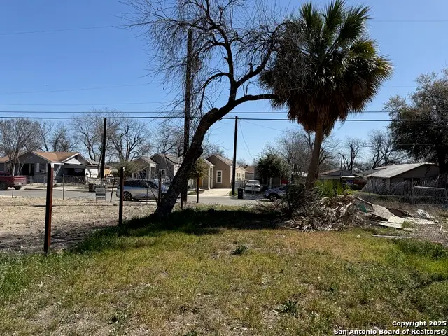831 S San Eduardo Ave, San Antonio, TX 78237 - #1