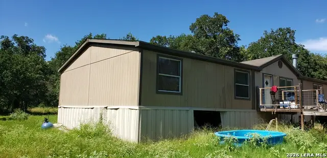 111 Flores Oaks Dr, Floresville, TX 78114 - #3