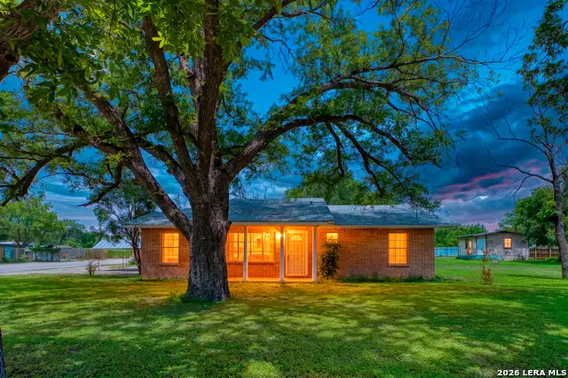 300 S Farrar, Uvalde, TX 78801 - #1