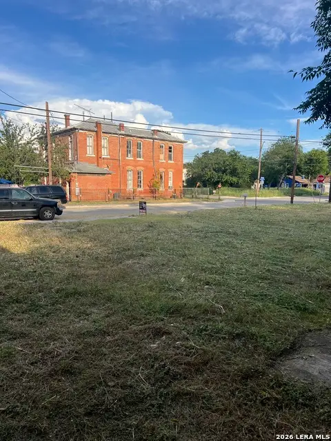 825 S Mittman St, San Antonio, TX 78203