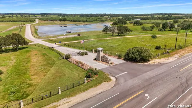 170 Sam Houston, Luling, TX 78648 - #1