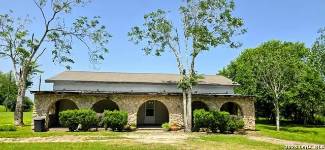 261 Cr 402, Beeville, TX 78102 - #1