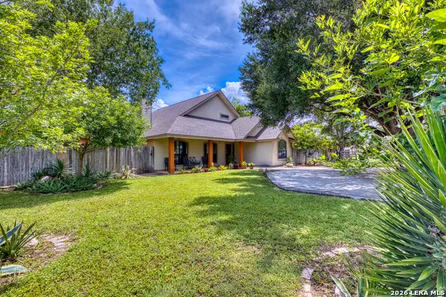 436 Melody Ln, Uvalde, TX 78801 - #2