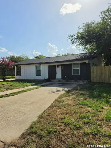 925 Coleman St, Poteet, TX 78065