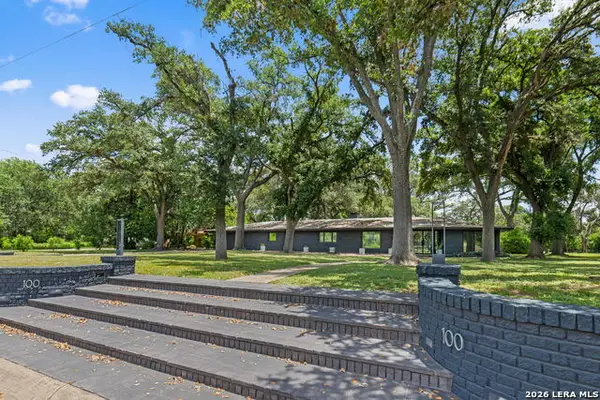 100 Dogwood Ln, San Antonio, TX 78213
