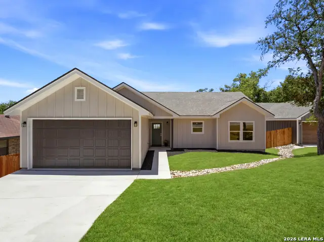 609 Elm St, Kerrville, TX 78028 - #2