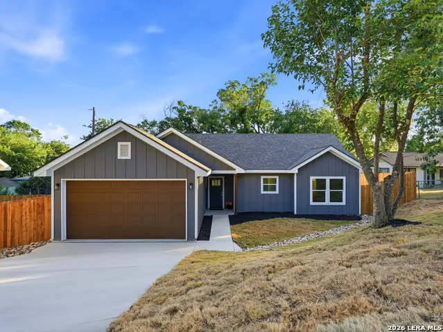 613 Elm St, Kerrville, TX 78028 - #1