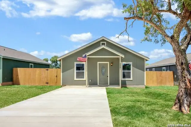 808 E 6th St, Nixon, TX 78140 - #1