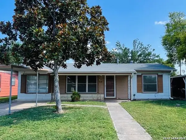 111 Edgebrook Ln, San Antonio, TX 78213