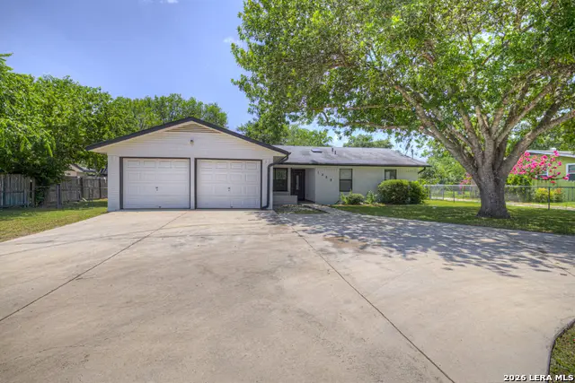 1302 S Mesquite Ave, New Braunfels, TX 78130 - #1