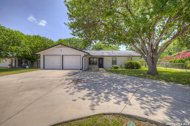 1302 S Mesquite Ave, New Braunfels, TX 78130 - #2