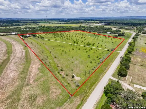 292 Old Loop 173, Bandera, TX 78003