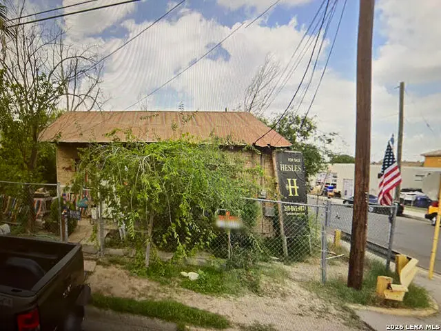 199 Ceylon St, Eagle Pass, TX 78852 - #3