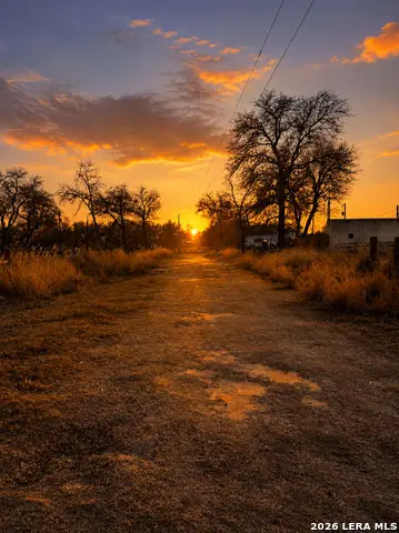 122 Woodcrest Rd, Somerset, TX 78069 - #1