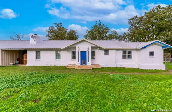 2702 Blue Creek Rd, La Vernia, TX 78121
