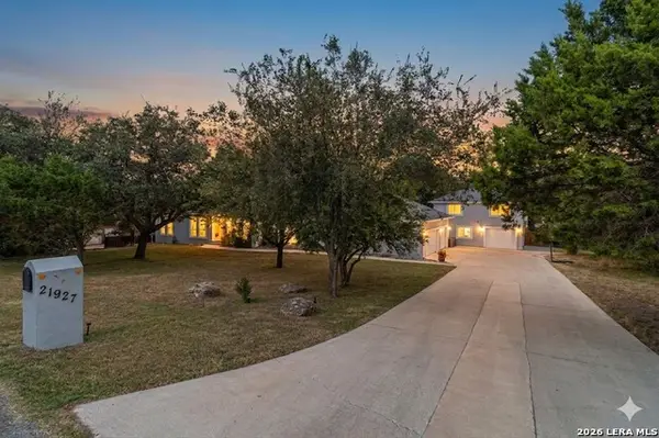 21927 Park View Dr, Garden Ridge, TX 78266