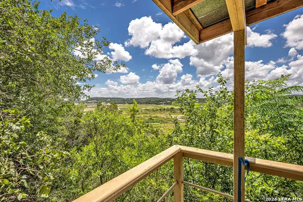 252 Pebble Beach Rd, Lakehills, TX 78063