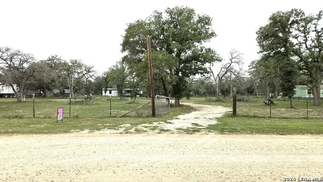 318 Shady Oaks, Floresville, TX 78114 - #2