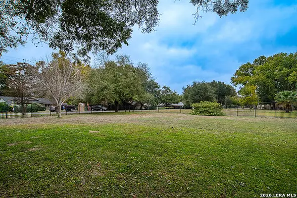 123 Royal George Cir, McQueeney, TX 78123
