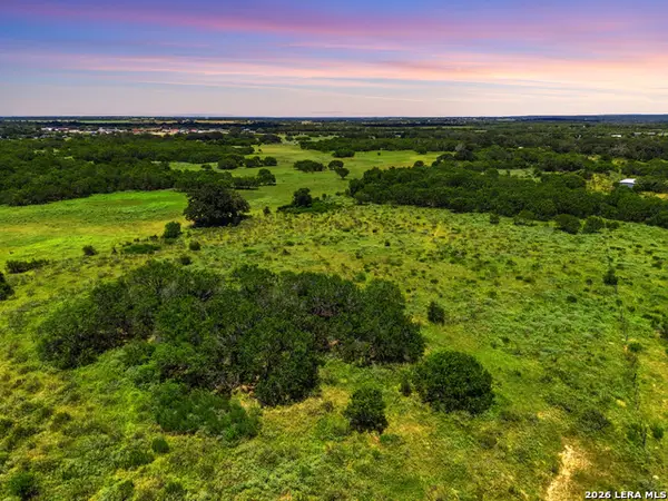 802 Wolf, La Vernia, TX 78121