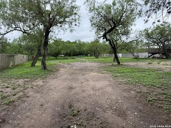 2718 Crater Dr, San Antonio, TX 78222