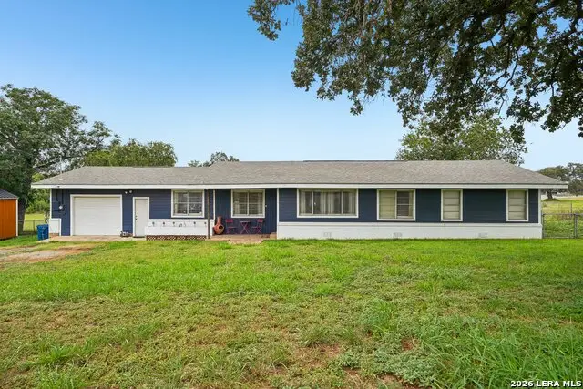 1609 F St, Floresville, TX 78114 - #1