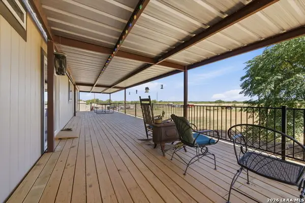 1100 County Road 669, Devine, TX 78016