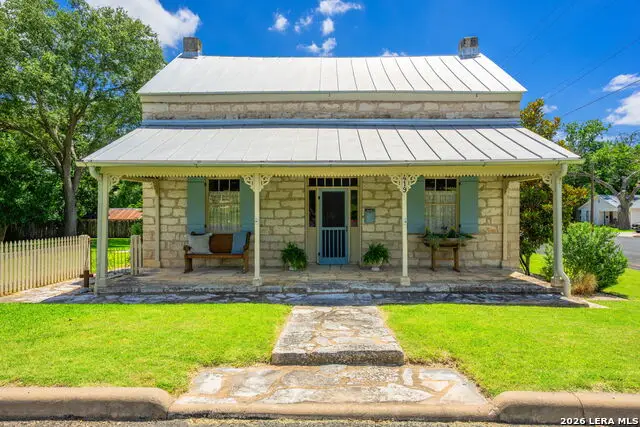 419 W San Antonio St, Fredericksburg, TX 78624 - #1