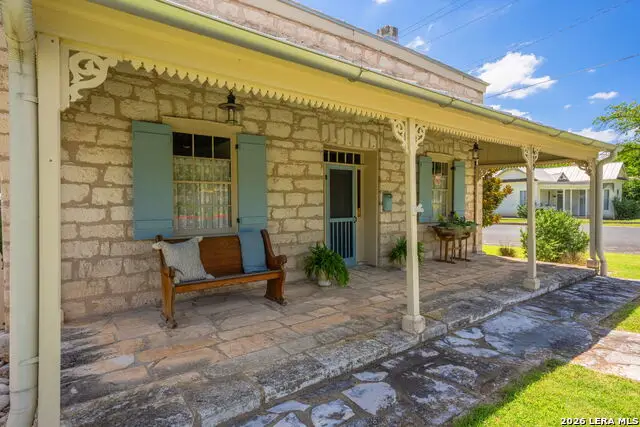 419 W San Antonio St, Fredericksburg, TX 78624 - #2
