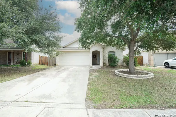 9045 Clearwood Path, Universal City, TX 78148