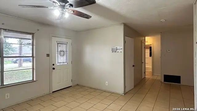 1009 E Clare St, Beeville, TX 78102 - #3