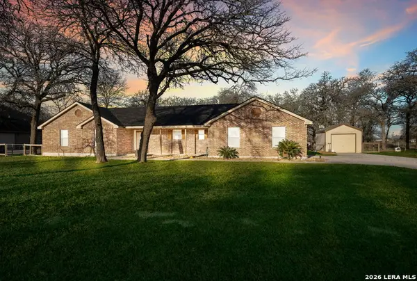 521 Jacobs Ln, La Vernia, TX 78121