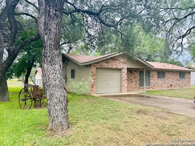 204 Skylark Dr, Fredericksburg, TX 78624 - #1