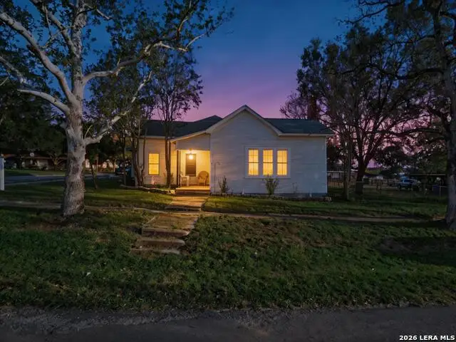 211 E 4th St, Nixon, TX 78140 - #1