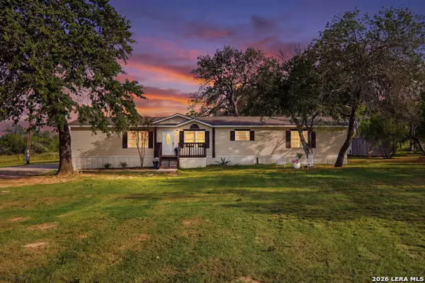 380 Sara Ln, Lytle, TX 78052
