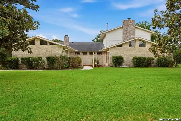 1633 Willow Creek Rd, Seguin, TX 78155