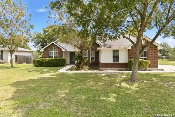 521 Woodlake Dr, McQueeney, TX 78123