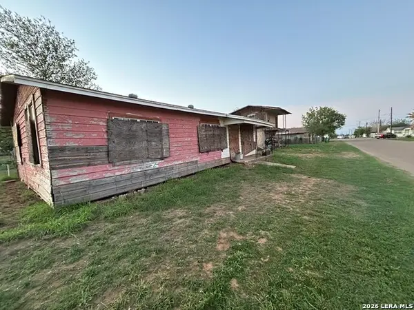 111 SW Lane St, Cotulla, TX 78014