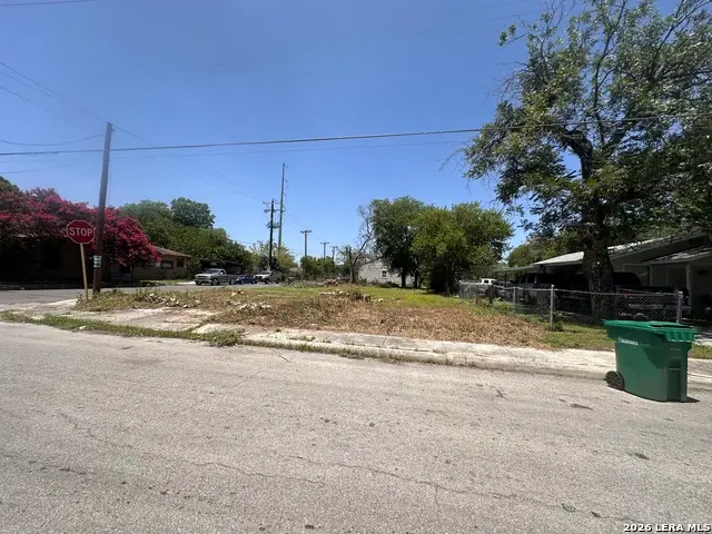 439 S San Ignacio Ave, San Antonio, TX 78237 - #2